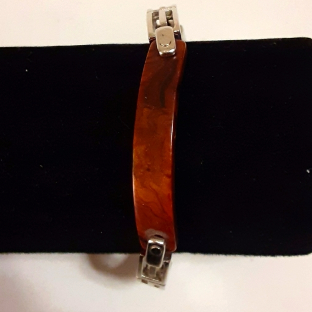 Ladies bracelet with Greek key design